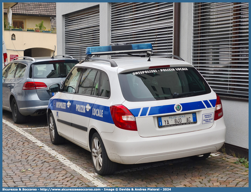 Polizia Locale YA840AC
Polizia Locale
Comune di Sluderno
Skoda Fabia Wagon II serie
Parole chiave: Polizia;Locale;Municipale;Sluderno;Schluderns;Skoda;Fabia;SW;S.W.;Station;Wagon;YA840AC;YA 840 AC