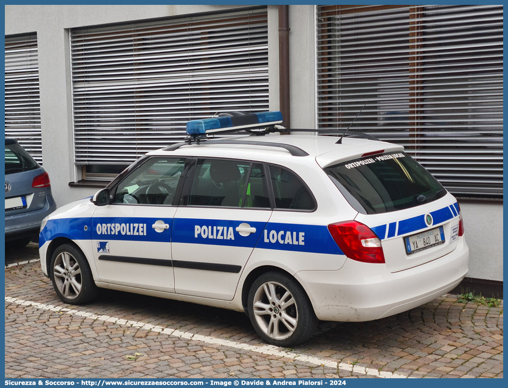 Polizia Locale YA840AC
Polizia Locale
Comune di Sluderno
Skoda Fabia Wagon II serie
Parole chiave: Polizia;Locale;Municipale;Sluderno;Schluderns;Skoda;Fabia;SW;S.W.;Station;Wagon;YA840AC;YA 840 AC