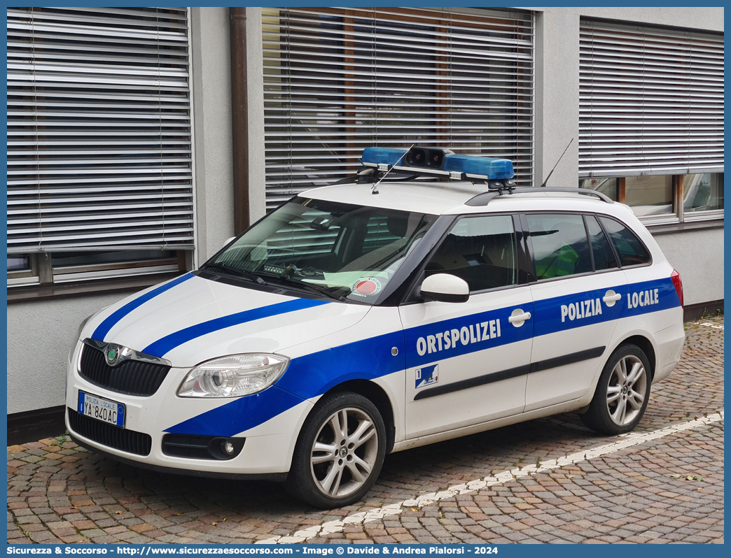 Polizia Locale YA840AC
Polizia Locale
Comune di Sluderno
Skoda Fabia Wagon II serie
Parole chiave: Polizia;Locale;Municipale;Sluderno;Schluderns;Skoda;Fabia;SW;S.W.;Station;Wagon;YA840AC;YA 840 AC