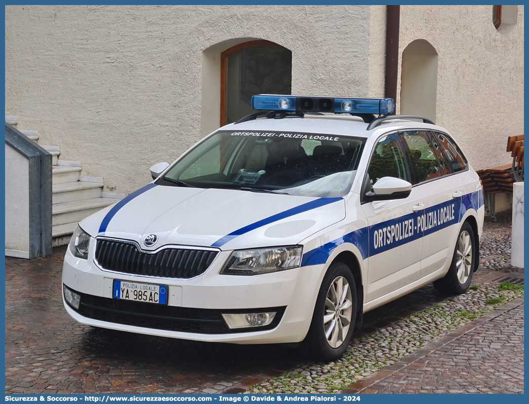 Polizia Locale YA985AC
Polizia Locale
Comune di Malles
Skoda Octavia Wagon IV serie
Allestitore Kofler Fahrzeugbau S.n.c.

Parole chiave: Polizia;Locale;Municipale;Malles;Mals;Skoda;Octavia;Wagon;SW;S.W.;Kofler Fahrzeugbau;YA985AC;YA 985 AC