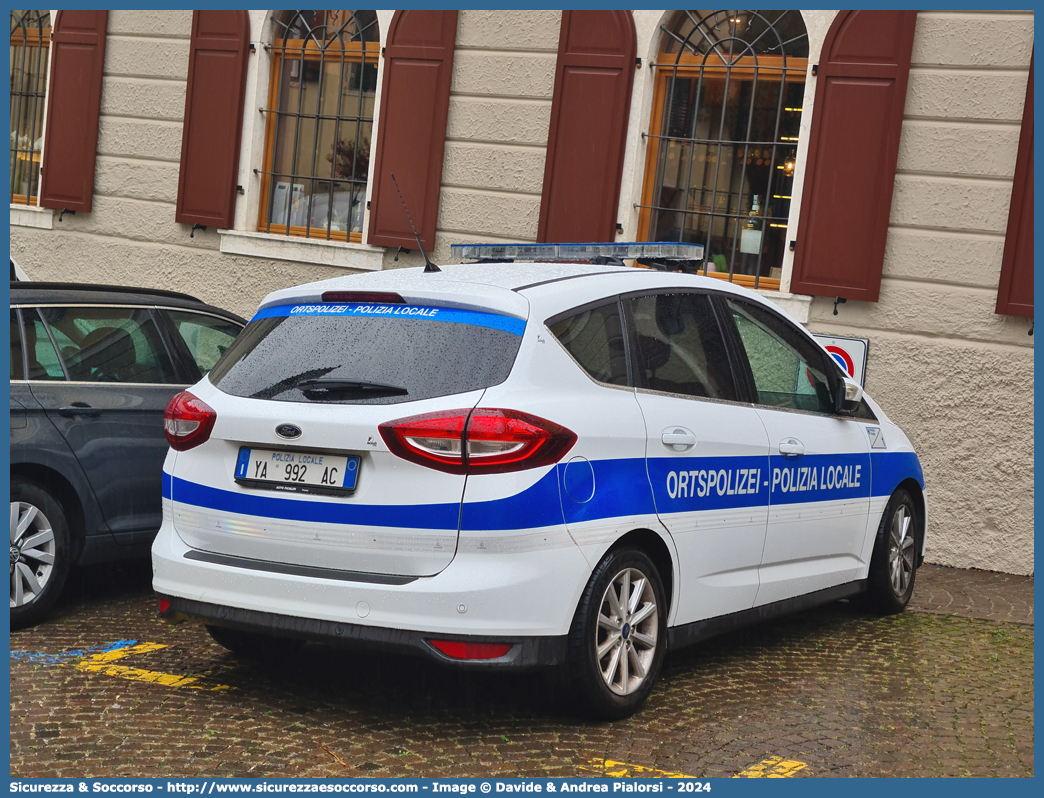 Polizia Locale YA992AC
Polizia Locale
Comune di Termeno
Ford C-Max II serie restyling
Allestitore Focaccia Group S.r.l.
Parole chiave: Polizia;Locale;Municipale;Termeno;Tramin;Ford;C-Max;C - Max;Focaccia;YA992AC;YA 992 AC