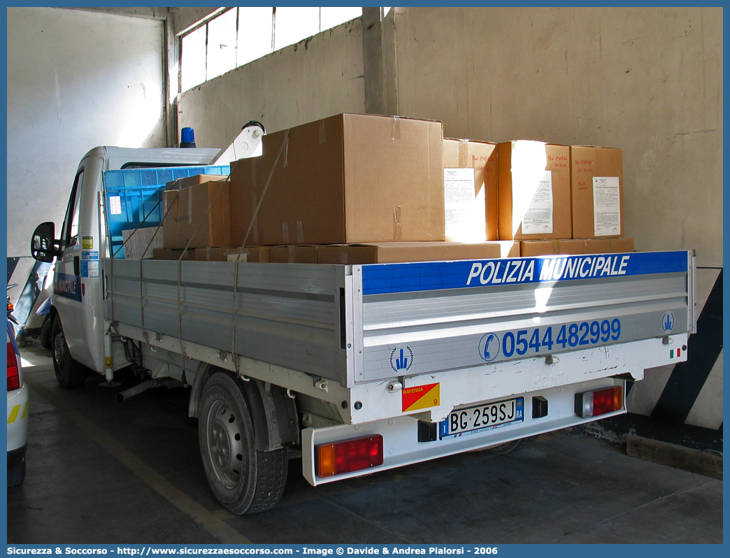 -
Polizia Municipale
Comune di Ravenna
Fiat Ducato II serie
Parole chiave: Polizia;Locale;Municipale;Ravenna;Fiat;Ducato