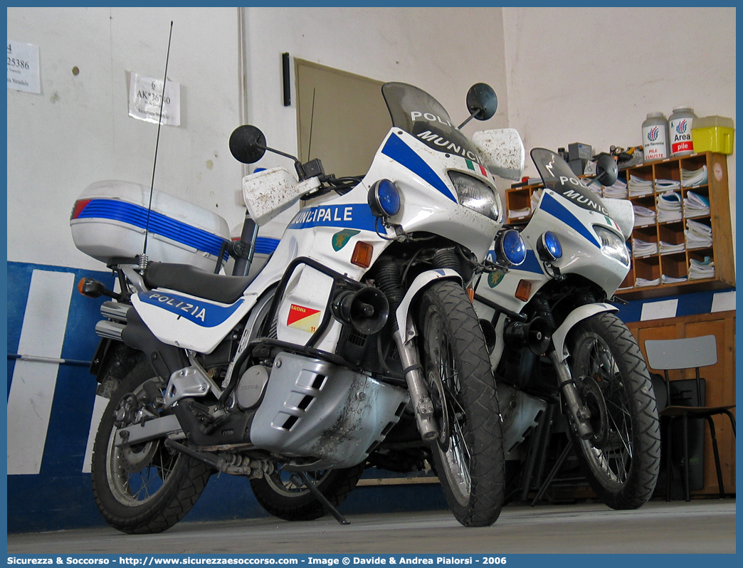 -
Polizia Municipale
Comune di Ravenna
Honda Transalp I serie
Parole chiave: Polizia;Locale;Municipale;Ravenna;Honda;Transalp