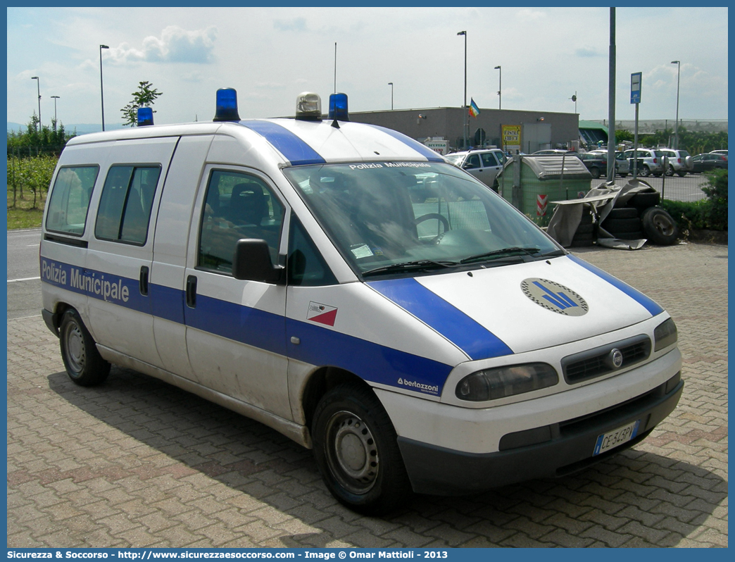 -
Polizia Municipale
Unione Terre di Castelli
Fiat Scudo II serie
Allestitore Bertazzoni S.r.l.
Parole chiave: Polizia;Locale;Municipale;Terre di Castelli;Castelnuovo Rangone;Spilamberto;Savignano sul Panaro;Vignola;Castelvetro di Modena;Marano sul Panaro;Guiglia;Zocca;Fiat;Scudo;Bertazzoni