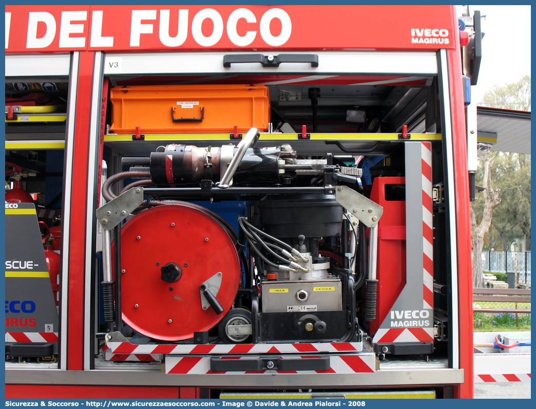 VF 24198
Corpo Nazionale Vigili del Fuoco
Iveco Daily 65C17 III serie
Allestitore Iveco Magirus
Parole chiave: Corpo;Nazionale;Vigili del Fuoco;Vigili;Fuoco;Polisoccorso;Iveco;Daily;65C17;65 C 17;65C 17;65 C17;Magirus