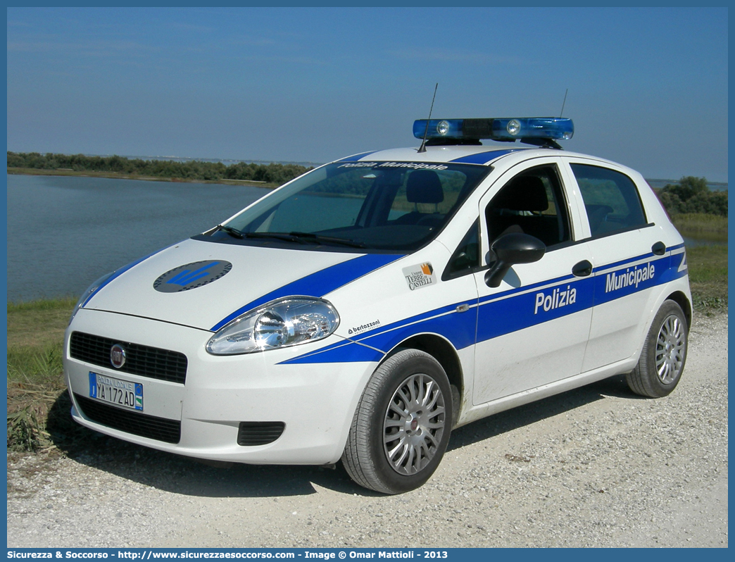 Polizia Locale YA172AD
Polizia Municipale
Unione Terre di Castelli
Fiat Grande Punto
Allestitore Bertazzoni S.r.l.
Parole chiave: Polizia;Locale;Municipale;Terre di Castelli;Castelnuovo Rangone;Spilamberto;Savignano sul Panaro;Vignola;Castelvetro di Modena;Marano sul Panaro;Guiglia;Zocca;Fiat;Grande Punto;YA172AD;YA 172 AD;Bertazzoni