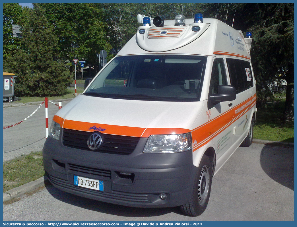 RE 0901
118 Reggio Emilia
Volkswagen Transporter T5
Coordinamento Maxiemergenze
Allestitore Aricar S.p.A.
Parole chiave: 118;Reggio Emilia;Soccorso;Volkswagen;Transporter;T5;Coordinamento;Maxiemergenze;Maxiemergenza;Maxi;Emergenze;Emergenza;Aricar