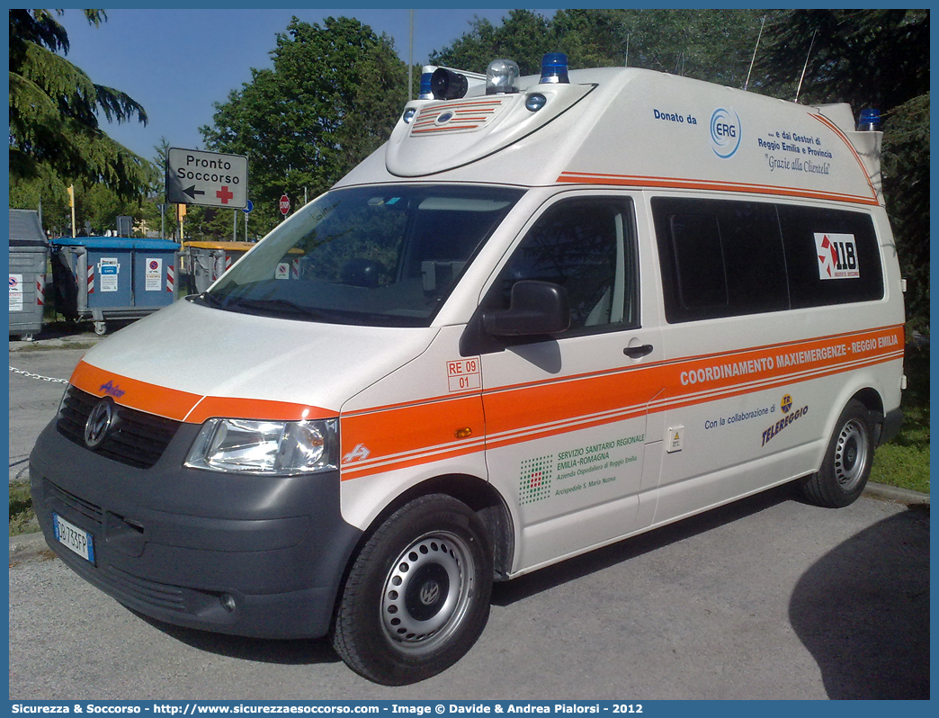 RE 0901
118 Reggio Emilia
Volkswagen Transporter T5
Coordinamento Maxiemergenze
Allestitore Aricar S.p.A.
Parole chiave: 118;Reggio Emilia;Soccorso;Volkswagen;Transporter;T5;Coordinamento;Maxiemergenze;Maxiemergenza;Maxi;Emergenze;Emergenza;Aricar