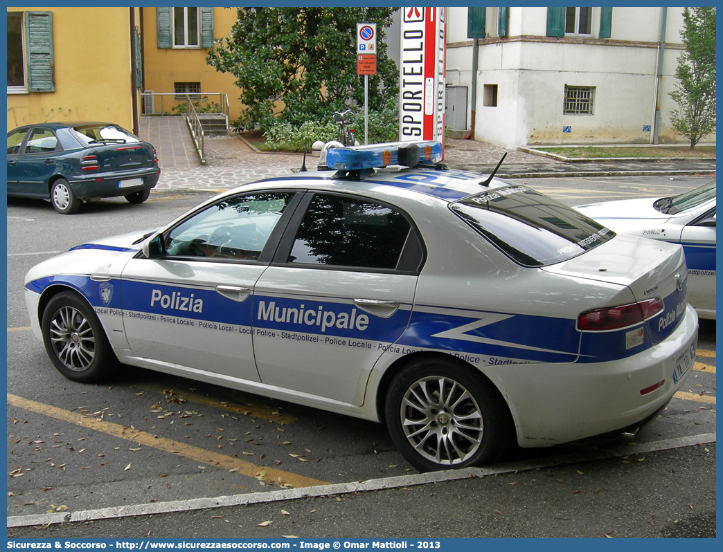 Polizia Locale YA171AD
Polizia Municipale
Unione Terre di Castelli
Alfa Romeo 159
Allestitore Bertazzoni S.r.l.
Parole chiave: Polizia;Locale;Municipale;Terre di Castelli;Castelnuovo Rangone;Spilamberto;Savignano sul Panaro;Vignola;Castelvetro di Modena;Marano sul Panaro;Guiglia;Zocca;Alfa Romeo;159;YA171AD;YA 171 AD;Bertazzoni