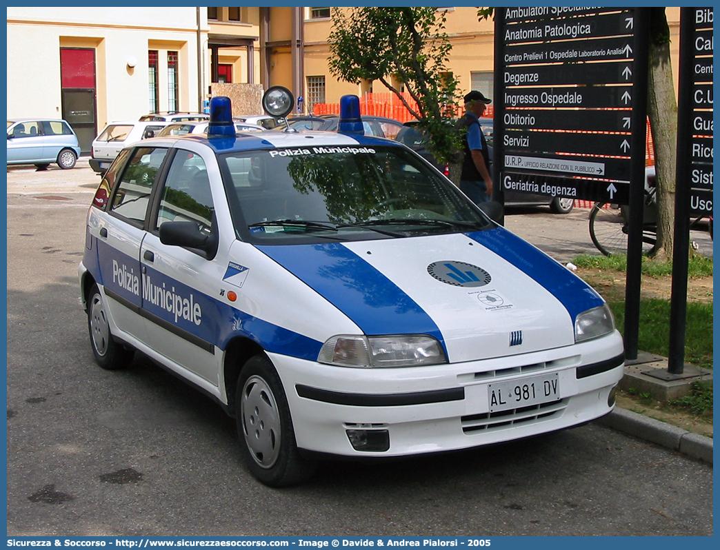 -
Polizia Municipale
Comune di Brisighella
Fiat Punto I serie
Parole chiave: Polizia;Municipale;Locale;Brisighella;Fiat;Punto