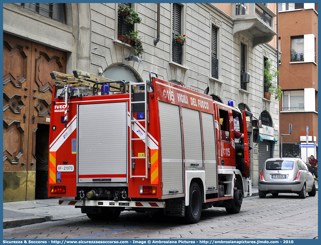 VF 21970
Corpo Nazionale Vigili del Fuoco
Iveco Magirus City2000
100E21 I serie
Parole chiave: VVF;V.V.F.;Corpo;Nazionale;Vigili;del;Fuoco;AutoPompaSerbatoio;APS;A.P.S.;Iveco;Magirus;EuroFire;100E21;City2000;City;2000