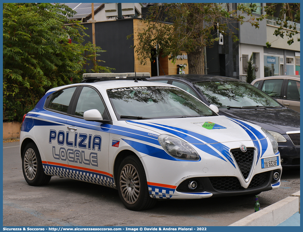 Polizia Locale YA632AF
Polizia Locale
Servizio Associato della Marsica
Alfa Romeo Nuova Giulietta
I serie II restyling
Allestitore Bertazzoni S.r.l.
Parole chiave: Polizia;Locale;Municipale;Marsica;Avezzano;Celano;Alfa Romeo;Nuova Giulietta;Bertazzoni;YA632AF;YA 632 AF