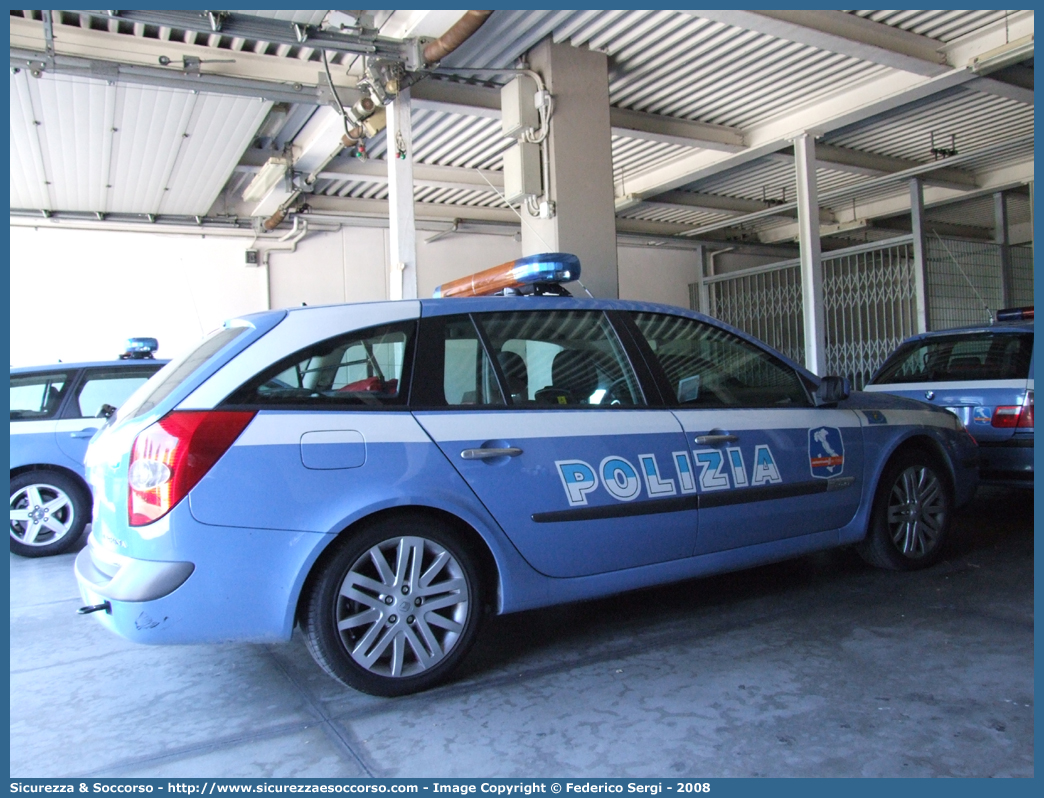 Polizia F5652
Polizia di Stato
Polizia Stradale
Autostrade per l'Italia S.p.A.
Renault GrandTour restyling
Parole chiave: Polizia di Stato;Polizia Stradale;Autostrade per l'Italia S.p.A.;Autostrade S.p.A.;Autostrade;Italia;Renault;GrandTour