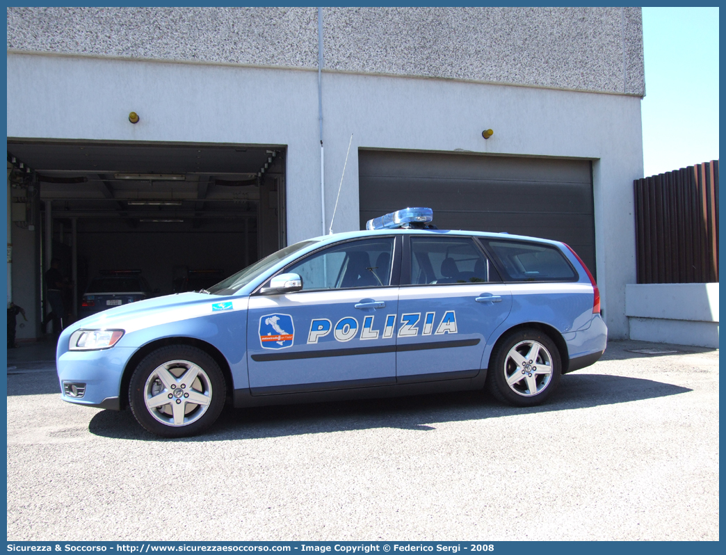 Polizia F5679
Polizia di Stato
Polizia Stradale
Autostrade per l'Italia S.p.A.
Volvo V50 II serie
Allestitore Focaccia Group S.r.l.
Parole chiave: Polizia di Stato;Polizia Stradale;Autostrade per l&#039;Italia S.p.A.;Autostrade S.p.A.;Autostrade;Italia;Volvo;V50;V 50;Focaccia