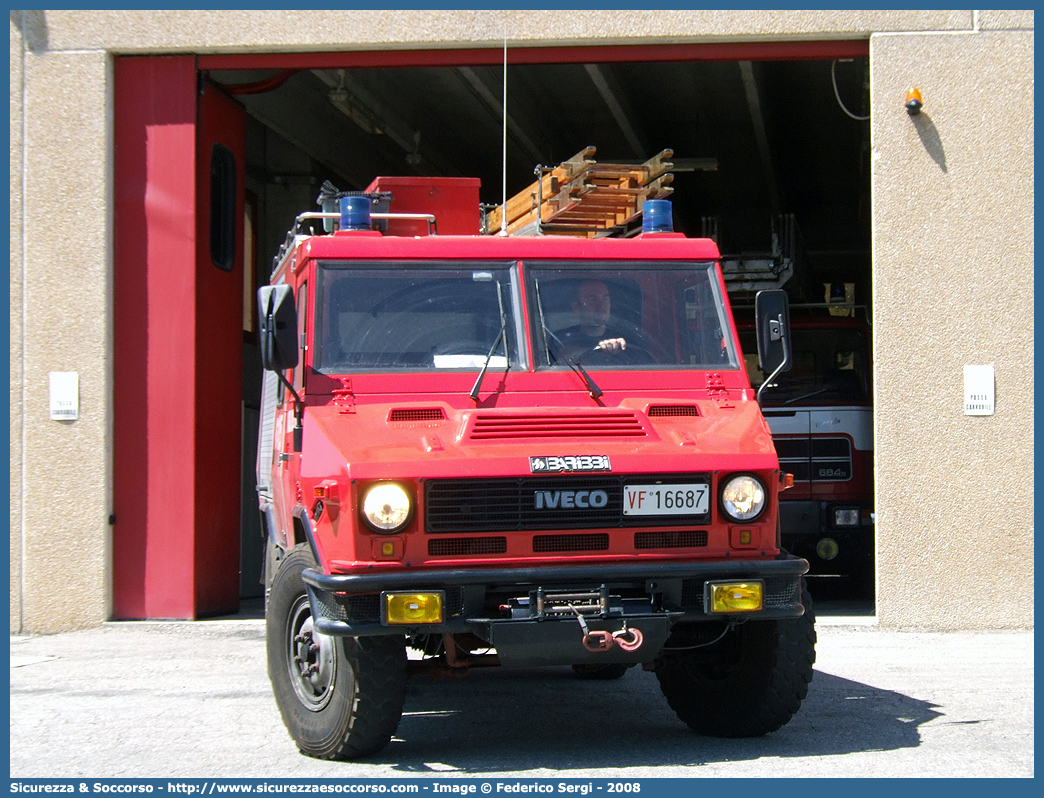 VF 16687
Corpo Nazionale Vigili del Fuoco
Iveco 40-10WM
Allestitore Baribbi S.p.A.
Parole chiave: VF;V.F.;VVF;V.V.F.;Corpo;Nazionale;Vigili;del;Fuoco;Polisoccorso;Iveco;40-10WM;40;10;WM;VM90;VM 90;Magirus