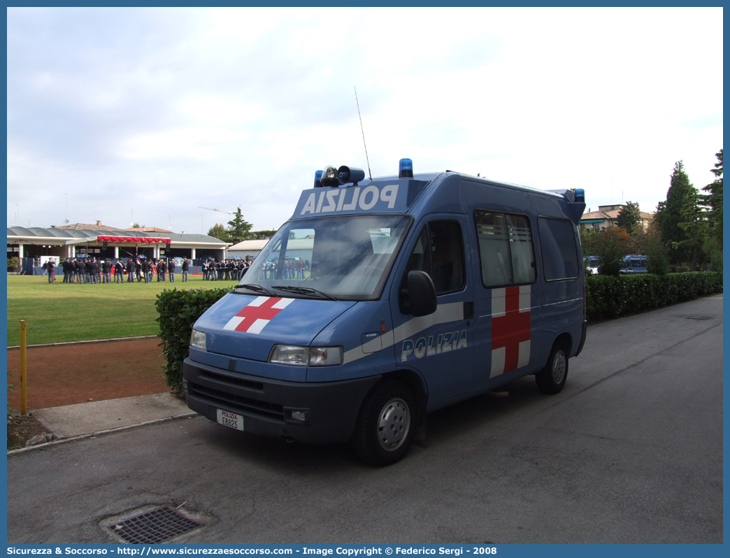 Polizia E8825
Polizia di Stato
Reparto Mobile
Servizio Sanitario
Fiat Ducato II serie
Allestitore Boneschi S.r.l.
Parole chiave: Polizia;Stato;PS;P.S.;Reparto;Mobile;Servizio;Sanitario;Ambulanza;Autoambulanza;Fiat;Ducato;Savio