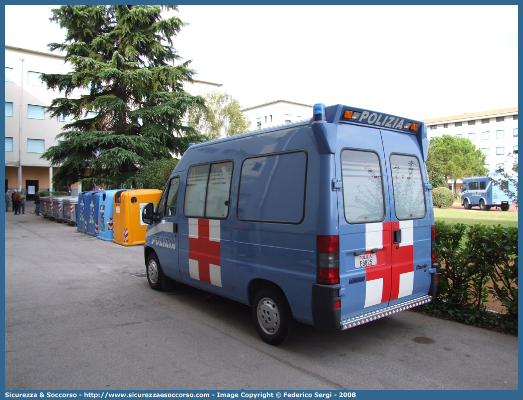 Polizia E8825
Polizia di Stato
Reparto Mobile
Servizio Sanitario
Fiat Ducato II serie
Allestitore Boneschi S.r.l.
Parole chiave: Polizia;Stato;PS;P.S.;Reparto;Mobile;Servizio;Sanitario;Ambulanza;Autoambulanza;Fiat;Ducato;Savio