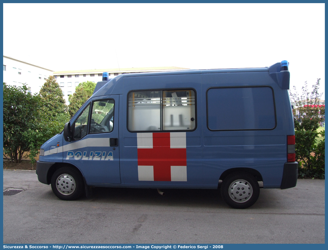 Polizia E8825
Polizia di Stato
Reparto Mobile
Servizio Sanitario
Fiat Ducato II serie
Allestitore Boneschi S.r.l.
Parole chiave: Polizia;Stato;PS;P.S.;Reparto;Mobile;Servizio;Sanitario;Ambulanza;Autoambulanza;Fiat;Ducato;Savio