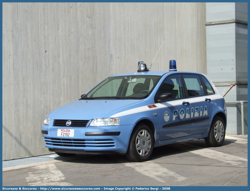 Polizia F2192
Polizia di Stato
Reparto Mobile
Fiat Stilo II serie
Parole chiave: PS;P.S.;Polizia;di;Stato;Reparto;Mobile;Fiat;Stilo