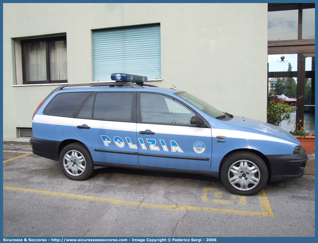 Polizia E1198
Polizia di Stato
Fiat Marea Weekend
Parole chiave: Polizia di Stato;Polizia;PS;Fiat;Marea Weekend