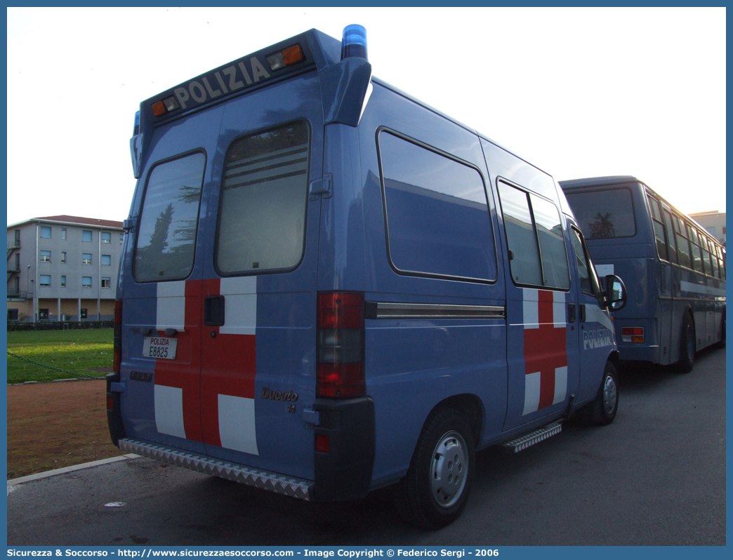 Polizia E8825
Polizia di Stato
Reparto Mobile
Servizio Sanitario
Fiat Ducato II serie
Allestitore Boneschi S.r.l.
Parole chiave: Polizia;Stato;PS;P.S.;Reparto;Mobile;Servizio;Sanitario;Ambulanza;Autoambulanza;Fiat;Ducato;Savio