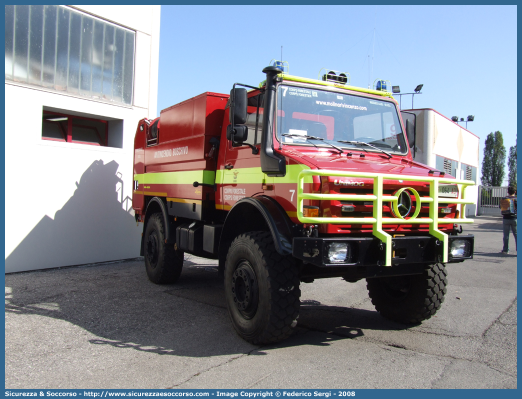 CF 064 AO
Corpo Forestale
Regione Valle d'Aosta
Mercedes Benz Unimog U4000
Parole chiave: Corpo;Forestale;Aosta;CF;C.F.;AO;A.O.;Mercedes Benz;Unimog;U4000;CF064AO;CF 064 AO