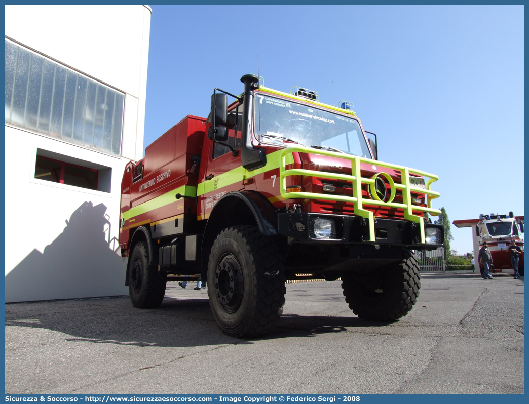 CF 064 AO
Corpo Forestale
Regione Valle d'Aosta
Mercedes Benz Unimog U4000
Parole chiave: Corpo;Forestale;Aosta;CF;C.F.;AO;A.O.;Mercedes Benz;Unimog;U4000;CF064AO;CF 064 AO