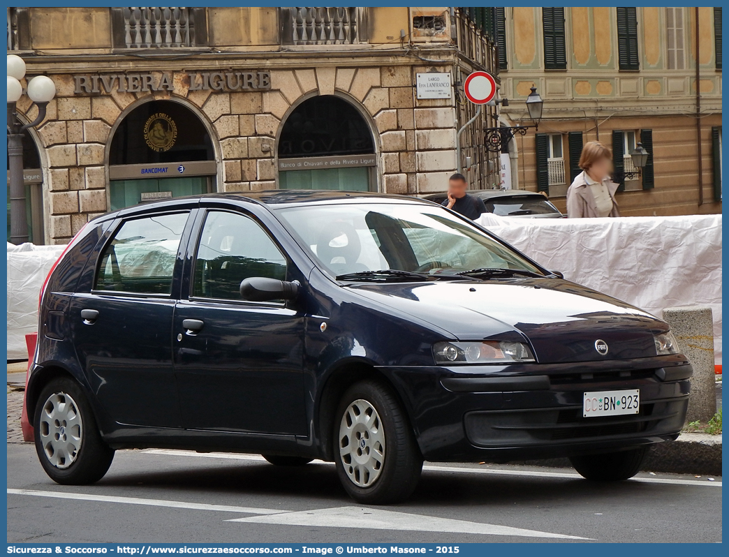 CC BN923
Arma dei Carabinieri
Fiat Punto II serie
Parole chiave: CC;C.C.;Arma;dei;Carabinieri;Fiat;Punto