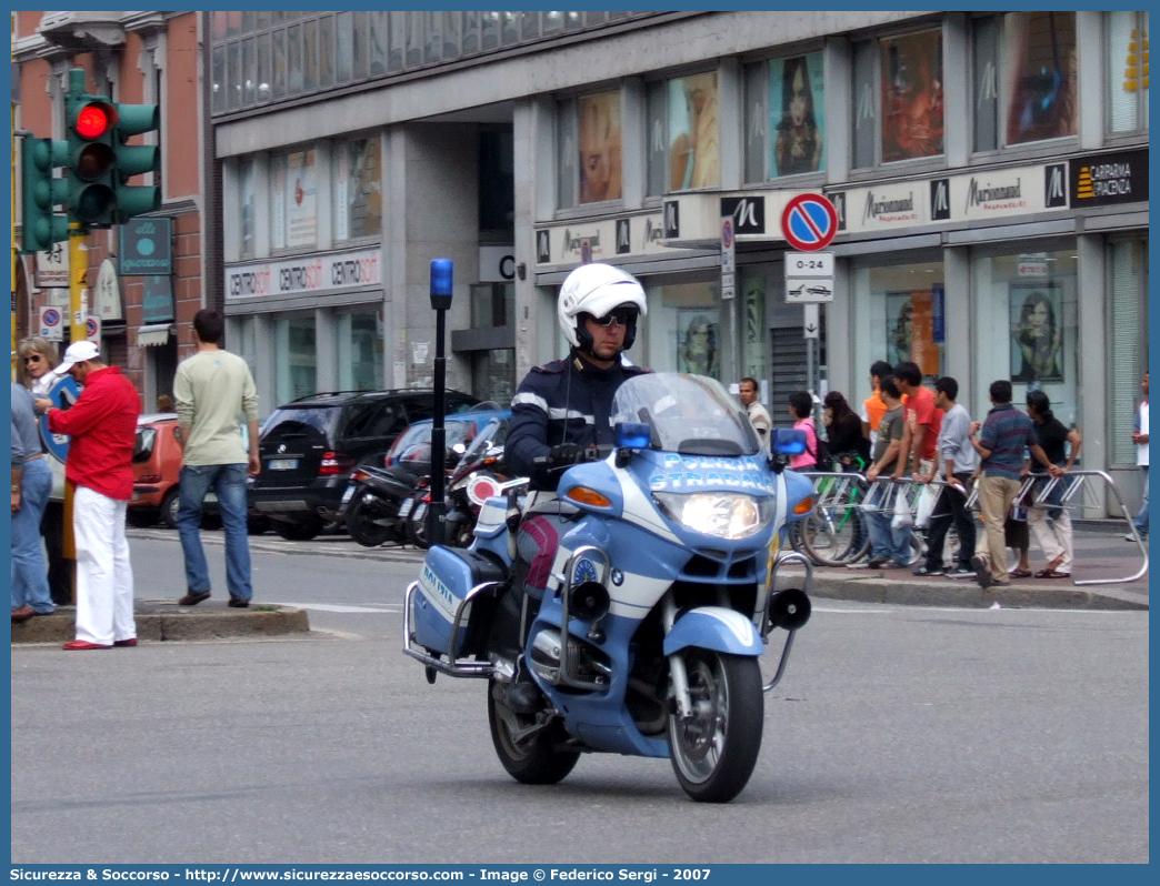 -
Polizia di Stato
Polizia Stradale
Bmw R850RT II serie
Parole chiave: Polizia di Stato;Polizia;PS;Polizia Stradale;BMW;R850;RT