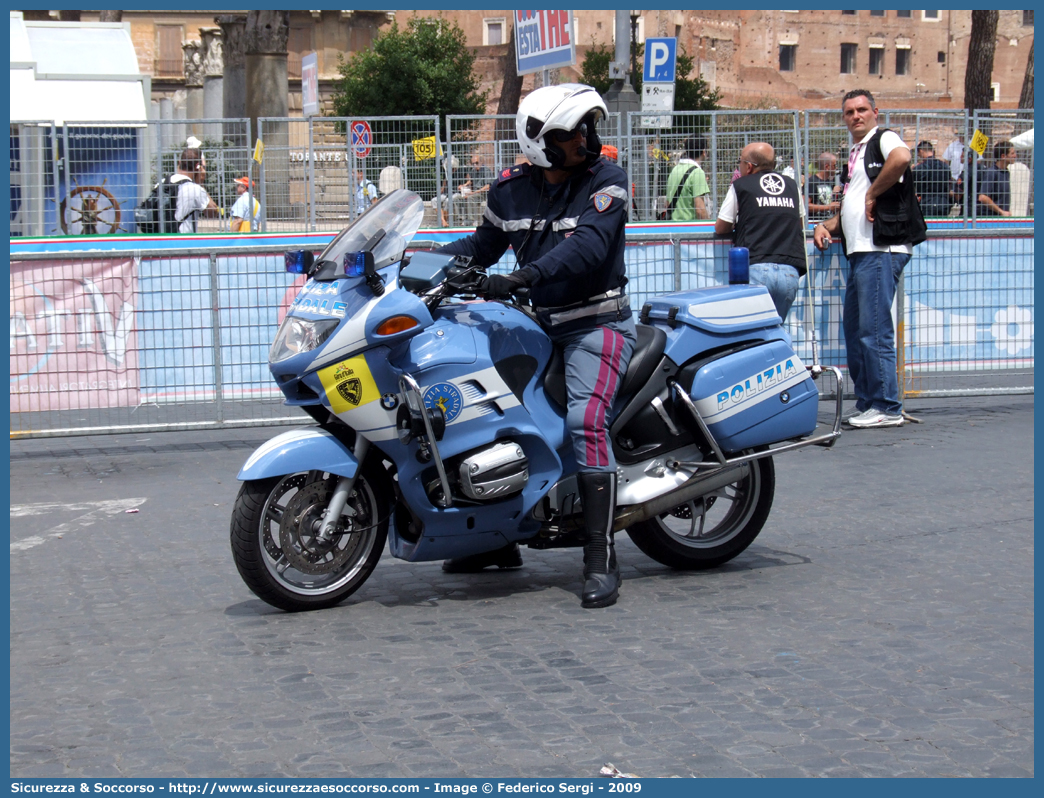 -
Polizia di Stato
Polizia Stradale
Bmw R850RT II serie
Parole chiave: Polizia di Stato;Polizia;PS;Polizia Stradale;BMW;R850;RT