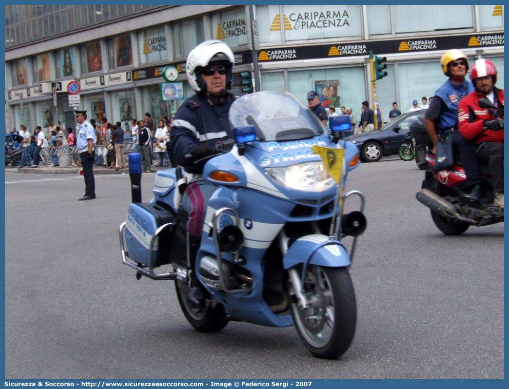 -
Polizia di Stato
Polizia Stradale
Bmw R850RT II serie
Parole chiave: Polizia di Stato;Polizia;PS;Polizia Stradale;BMW;R850;RT