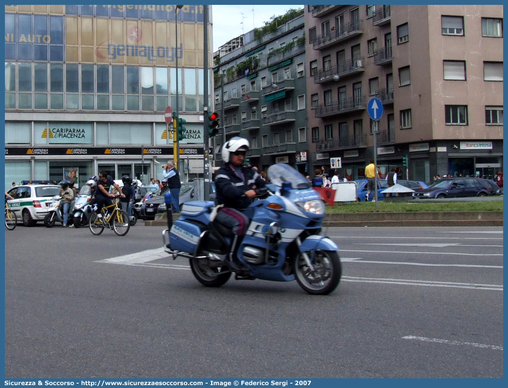 -
Polizia di Stato
Polizia Stradale
Bmw R850RT II serie
Parole chiave: Polizia di Stato;Polizia;PS;Polizia Stradale;BMW;R850;RT