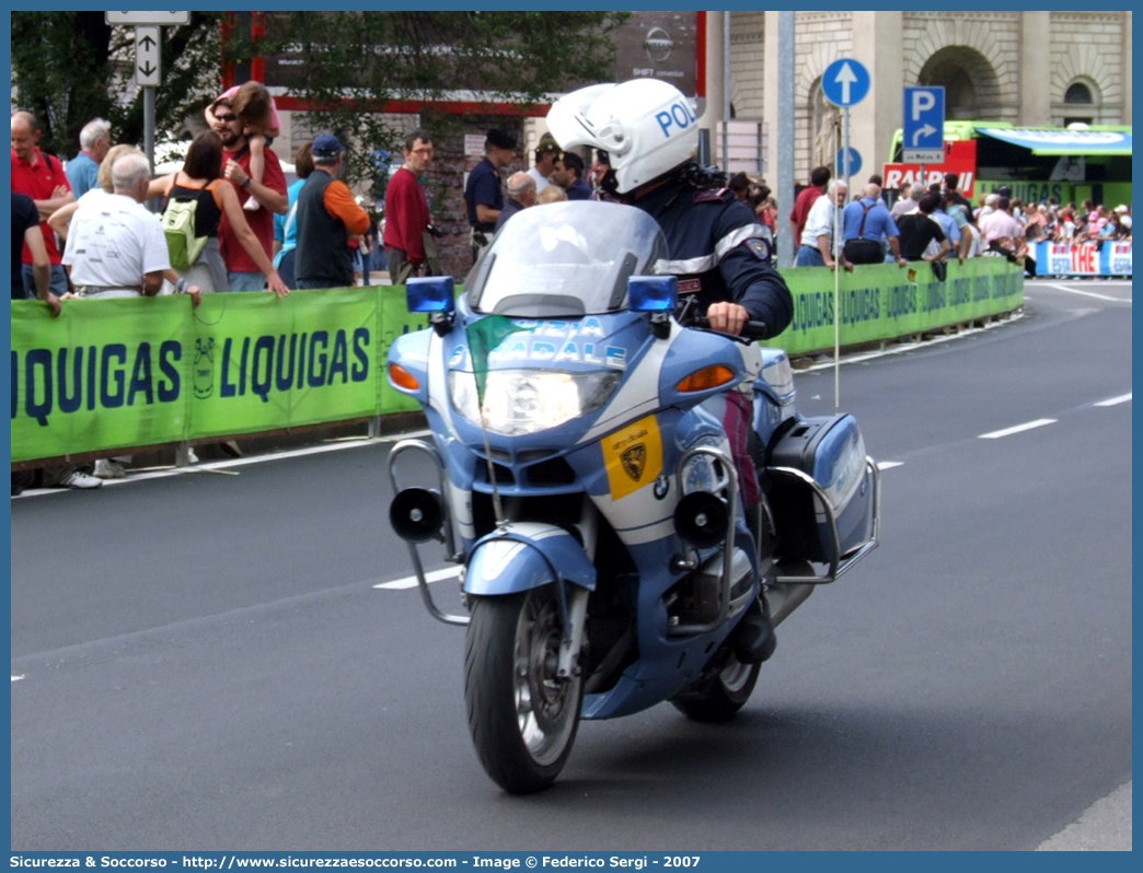 -
Polizia di Stato
Polizia Stradale
Bmw R850RT II serie
Parole chiave: Polizia di Stato;Polizia;PS;Polizia Stradale;BMW;R850;RT