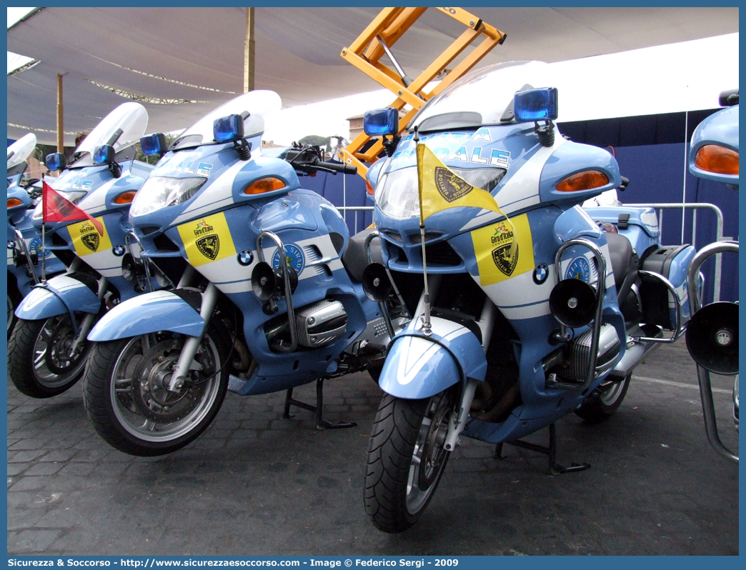 -
Polizia di Stato
Polizia Stradale
Bmw R850RT II serie
Parole chiave: Polizia di Stato;Polizia;PS;Polizia Stradale;BMW;R850;RT