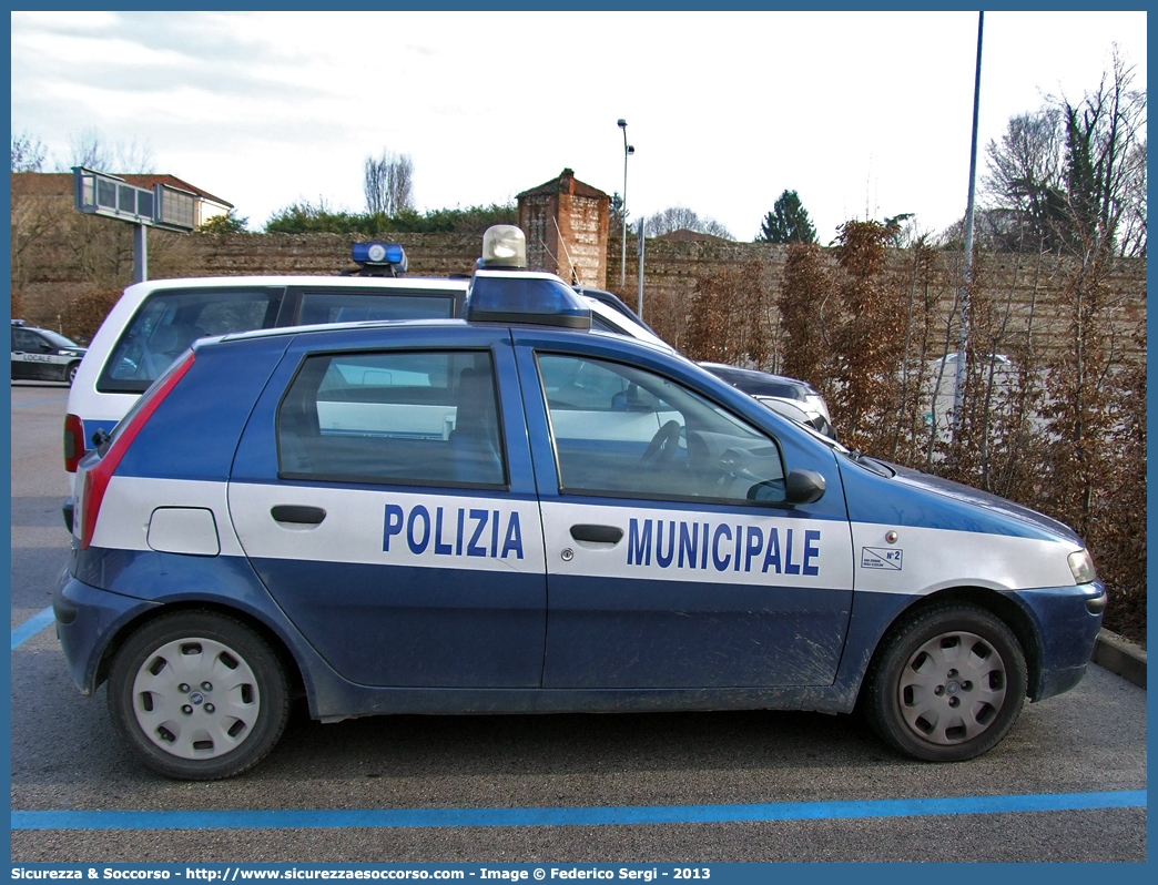 -
Polizia Municipale
Comune di
San Zenone degli Ezzelini
Fiat Punto II serie
Parole chiave: Polizia;Locale;Municipale;San Zenone degli Ezzelini;Fiat;Punto