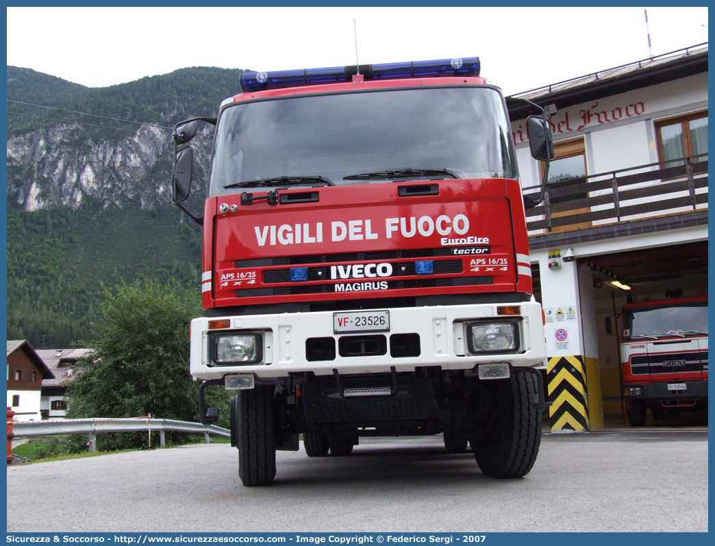 VF 23526
Corpo Nazionale Vigili del Fuoco
Iveco Magirus EuroFire
140E28 4x4 I serie
Parole chiave: VVF;V.V.F.;Corpo;Nazionale;Vigili;del;Fuoco;AutoPompaSerbatoio;APS;A.P.S.;Iveco;Magirus;EuroFire;140E28;4x4