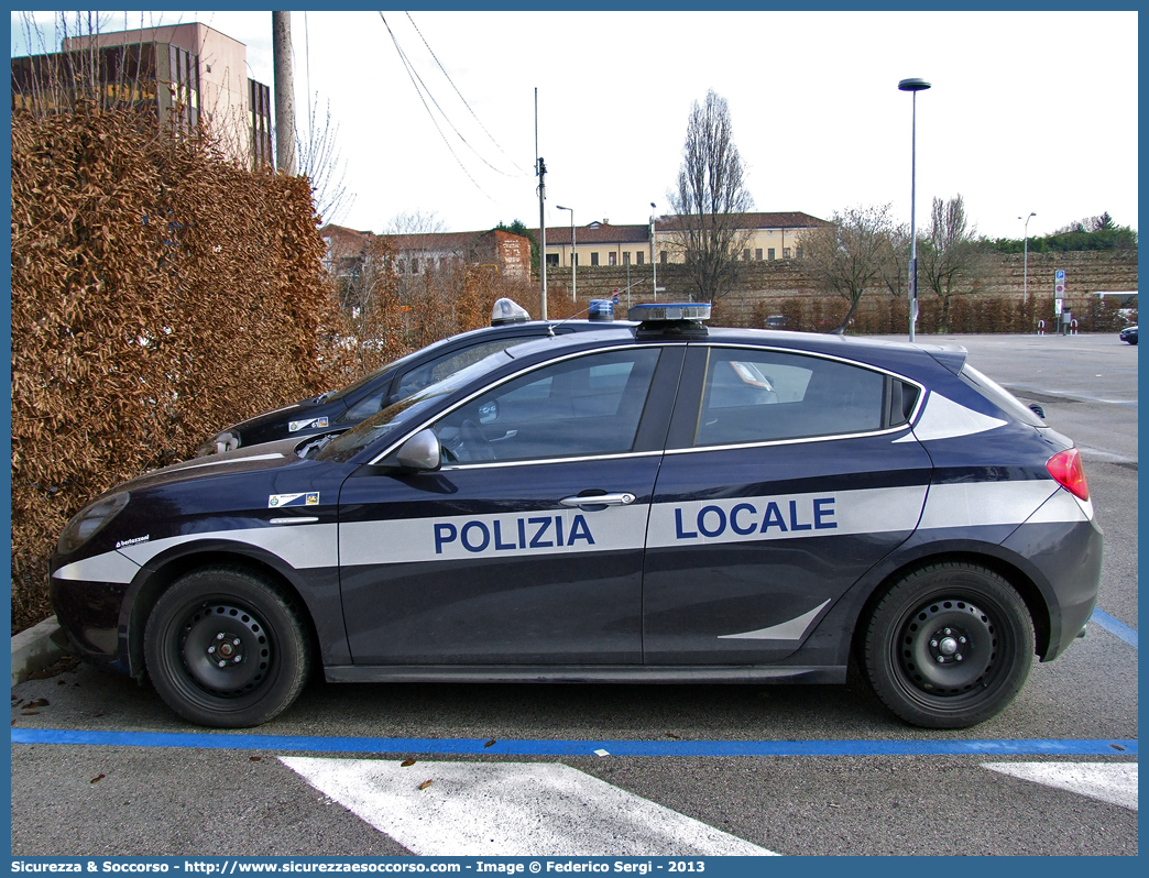 Polizia Locale YA598AL
Polizia Locale
Comune di Belluno
Alfa Romeo Nuova Giulietta
I serie
Allestitore Bertazzoni S.r.l.
Parole chiave: PL;P.L.;PM;P.M.;Polizia;Locale;Municipale;Belluno;Alfa Romeo;Nuova Giulietta;Bertazzoni;YA598AL;YA 598 AL