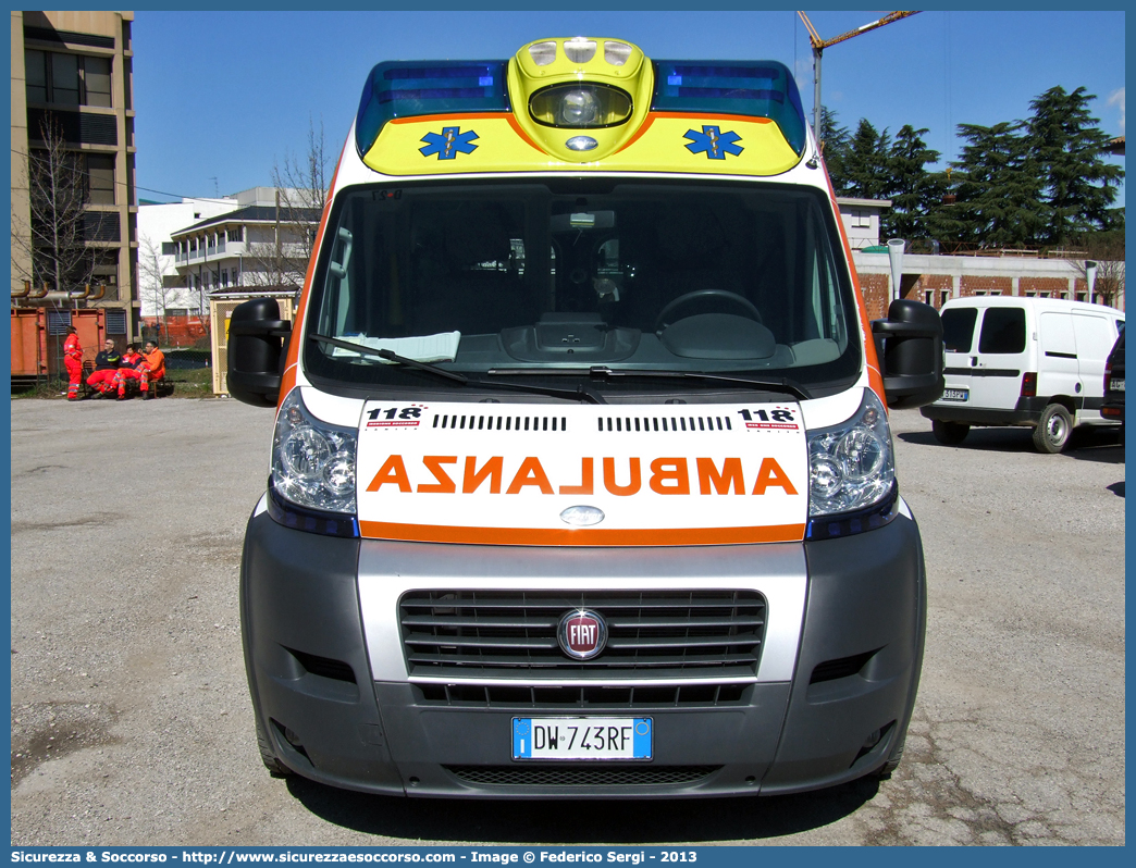 D27
118 Udine
Fiat Ducato III serie
Allestitore Aricar S.p.A.
Parole chiave: 118;Udine;Azienda;Ospedaliero;Ospedaliera;Universitaria;Santa;Maria;Misericordia;Ambulanza;Autoambulanza;Fiat;Ducato;X250;X 250;Aricar;D27;D 27;D.27