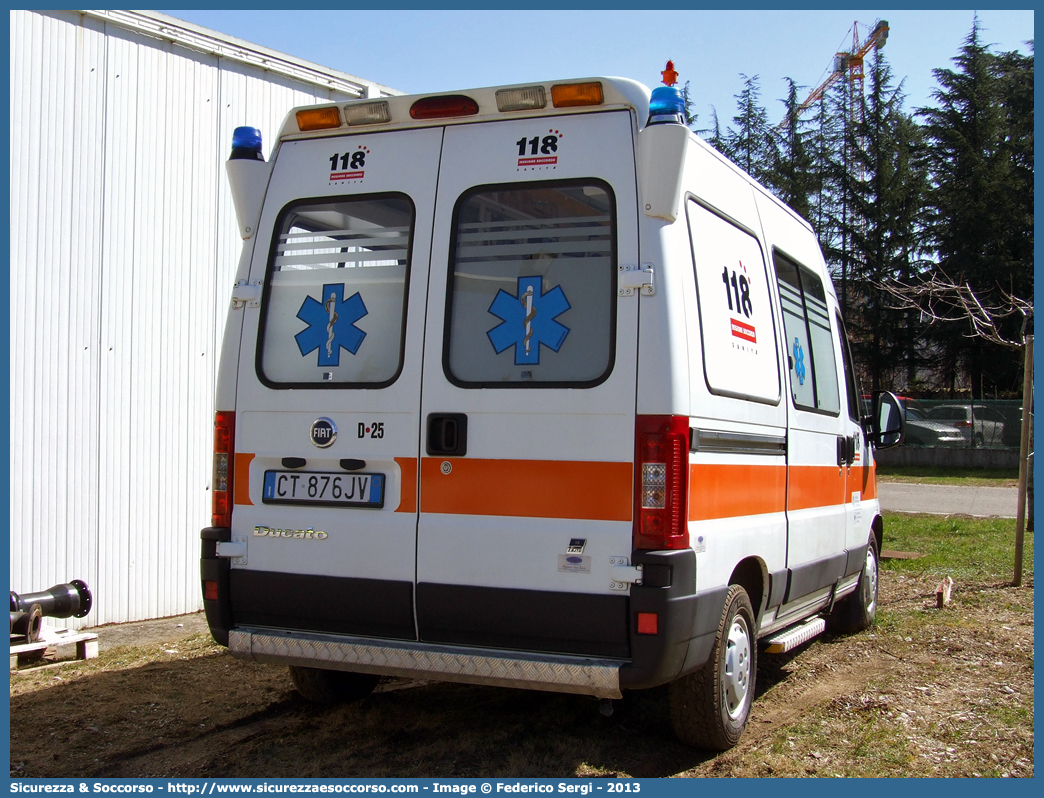 D25
118 Udine
Fiat Ducato II serie restyling
Parole chiave: 118;Udine;Azienda;Ospedaliero;Ospedaliera;Universitaria;Santa;Maria;Misericordia;Ambulanza;Autoambulanza;Fiat;Ducato;D25;D 25;D.25