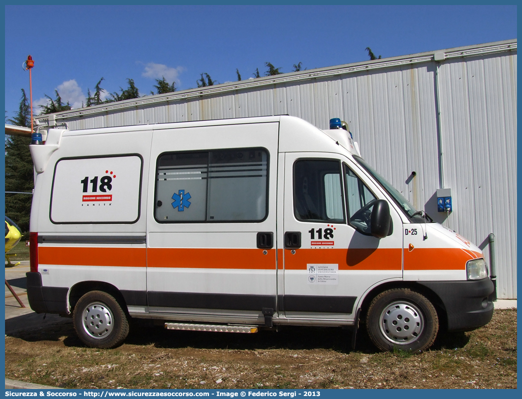 D25
118 Udine
Fiat Ducato II serie restyling
Parole chiave: 118;Udine;Azienda;Ospedaliero;Ospedaliera;Universitaria;Santa;Maria;Misericordia;Ambulanza;Autoambulanza;Fiat;Ducato;D25;D 25;D.25