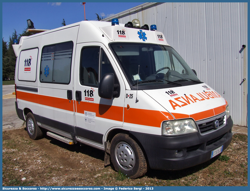 D25
118 Udine
Fiat Ducato II serie restyling
Parole chiave: 118;Udine;Azienda;Ospedaliero;Ospedaliera;Universitaria;Santa;Maria;Misericordia;Ambulanza;Autoambulanza;Fiat;Ducato;D25;D 25;D.25