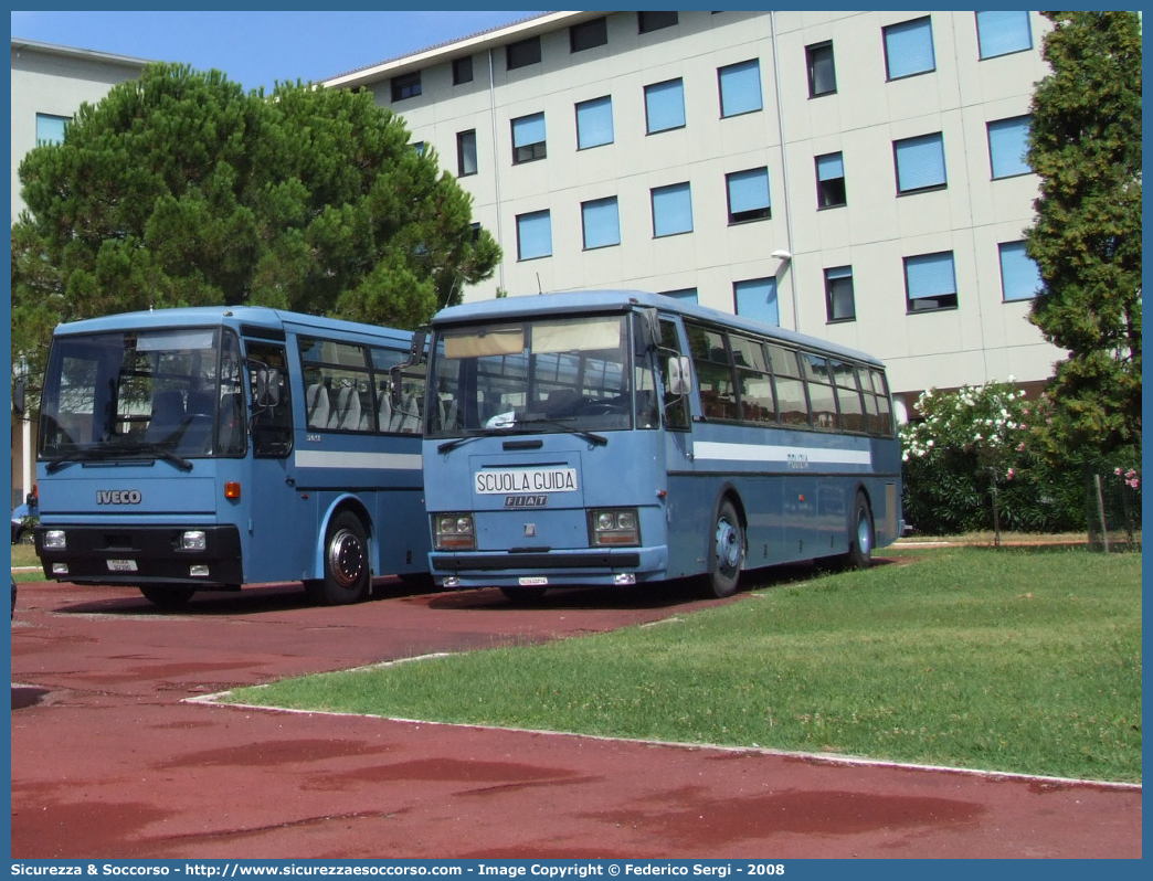 Polizia 58104
Polizia di Stato
Iveco 370/370S/370SE
Parole chiave: Polizia di Stato;Polizia;PS;P.S.;Fiat;Iveco;370;370S;370SE