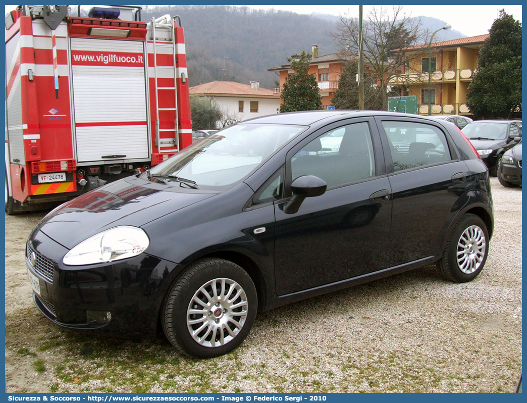 CC CP838
Arma dei Carabinieri
Fiat Grande Punto
Parole chiave: CC;C.C.;Arma;dei;Carabinieri;Fiat;Grande;Punto;CP838