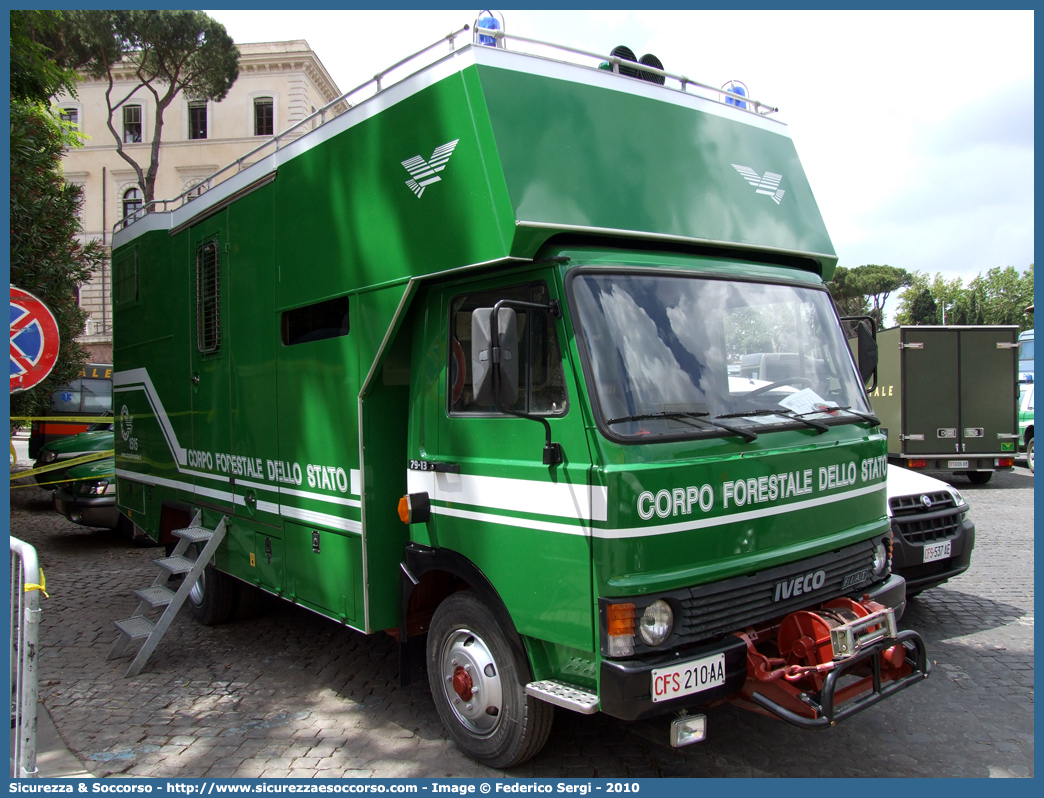 CFS 210AA
Corpo Forestale dello Stato
Iveco 79-13
Parole chiave: Corpo;Forestale;Stato;Corpo Forestale dello Stato;CFS;C.F.S.;Iveco;79-13;210AA;210 AA