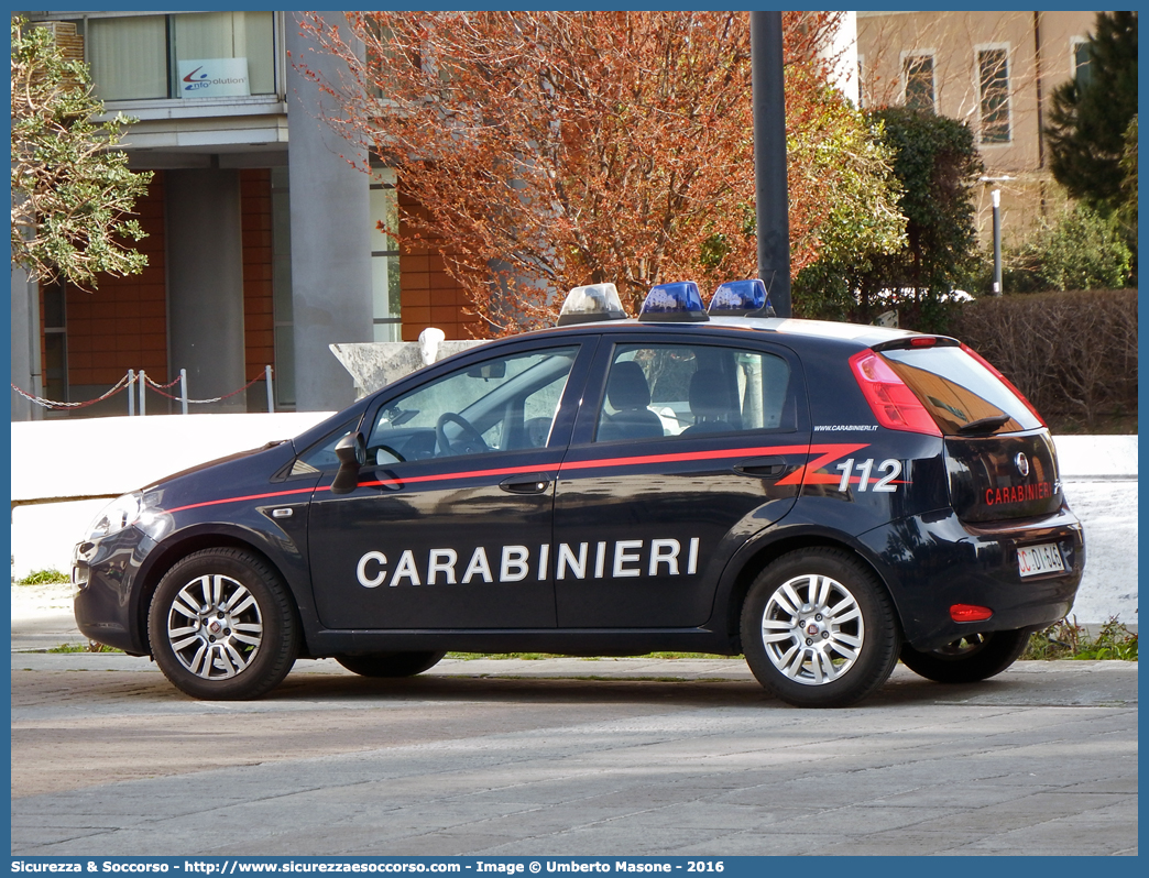 CC DI646
Arma dei Carabinieri
Fiat Punto IV serie
(I fornitura)
Parole chiave: CC;C.C.;Arma;Carabinieri;Fiat;Punto