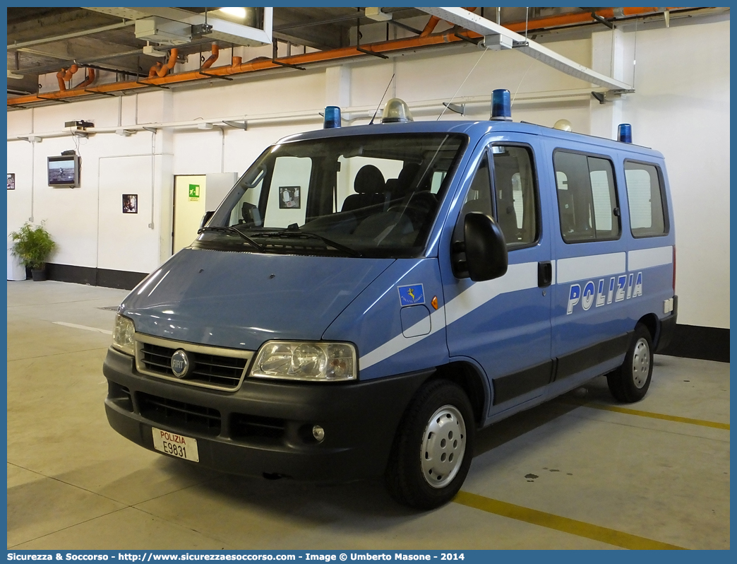 Polizia E9831
Polizia di Stato
Polizia Stradale
Fiat Ducato II serie restyling
Parole chiave: Polizia;Stato;Polizia di Stato;Stradale;Fiat;Ducato;E9831