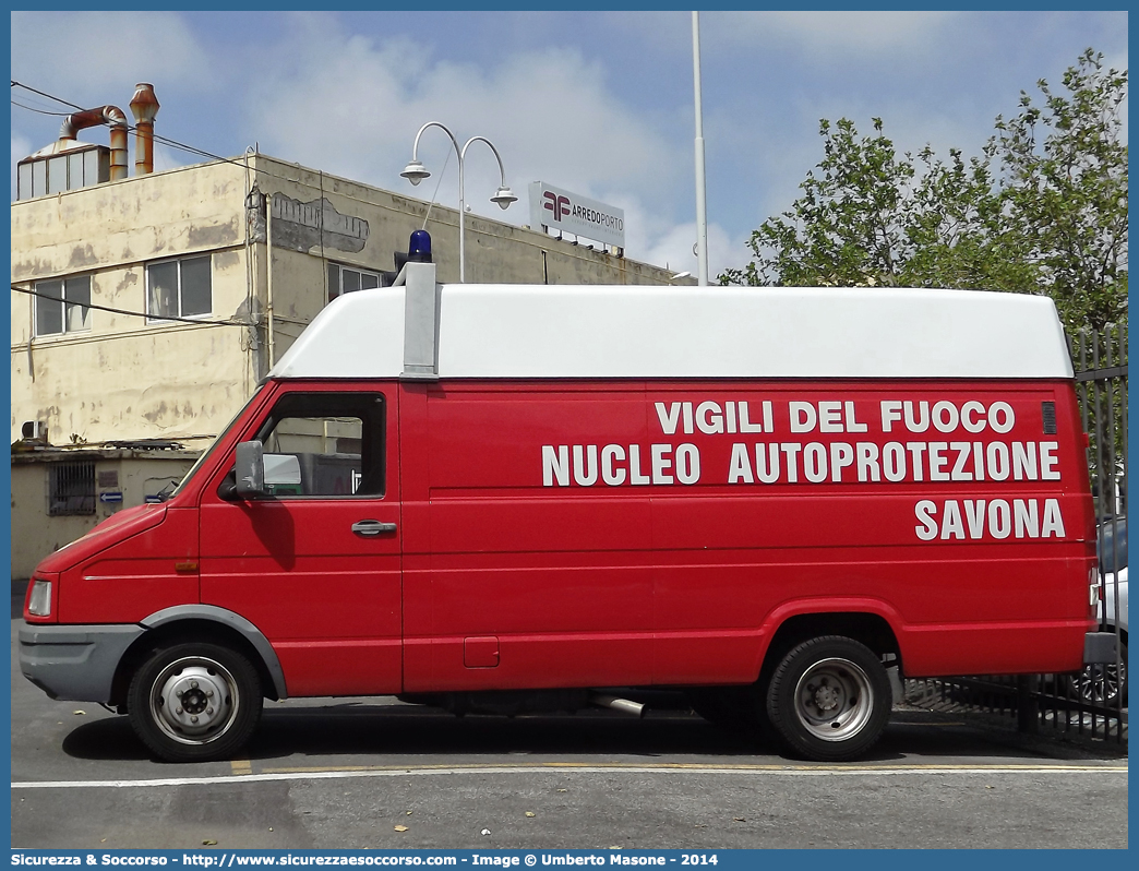 VF 21879
Corpo Nazionale Vigili del Fuoco
Iveco Daily 35-10 II serie
Nucleo Autoprotezione
Parole chiave: VVF;V.V.F.;Corpo;Nazionale;Vigili;del;Fuoco;Iveco;35-10;35;10;Autoprotezione;21879