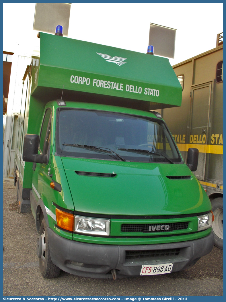 CFS 898AD
Corpo Forestale dello Stato
Reparto a Cavallo
Iveco Daily 50C15 III serie
(variante)
Parole chiave: Corpo;Forestale;Stato;Corpo Forestale dello Stato;CFS;C.F.S.;Reparto a Cavallo;Cavallo;Ippomontato;Iveco;Daily;50C15