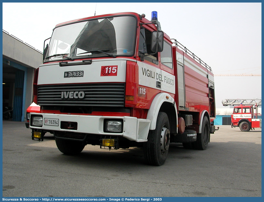 VF 16394
Corpo Nazionale Vigili del Fuoco
Iveco 190-26
Allestitore Baribbi S.p.A.
Parole chiave: Corpo;Nazionale;Vigili del Fuoco;Vigili;Fuoco;ABP;A.B.P.;AutoBottePompa;AutoBotte;Fiat;Iveco;190-26;190 - 26;Baribbi