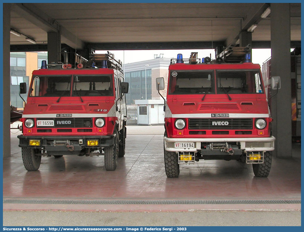 VF 16598
Corpo Nazionale Vigili del Fuoco
Iveco 40-10WM
Allestitore Baribbi S.p.A.
Parole chiave: VF;V.F.;VVF;V.V.F.;Corpo;Nazionale;Vigili;del;Fuoco;Polisoccorso;Iveco;40-10WM;40;10;WM;VM90;VM 90;Magirus